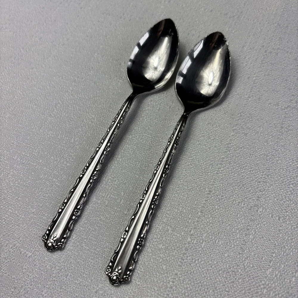 Oneida Cherie Teaspoons - Set of 2 Deluxe Stainless READ DESCRIPTION